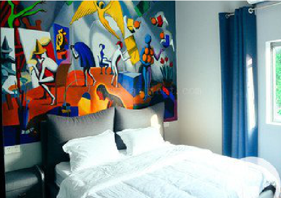 茂县对于酒店的墙体彩绘而言更注重哪些方面？